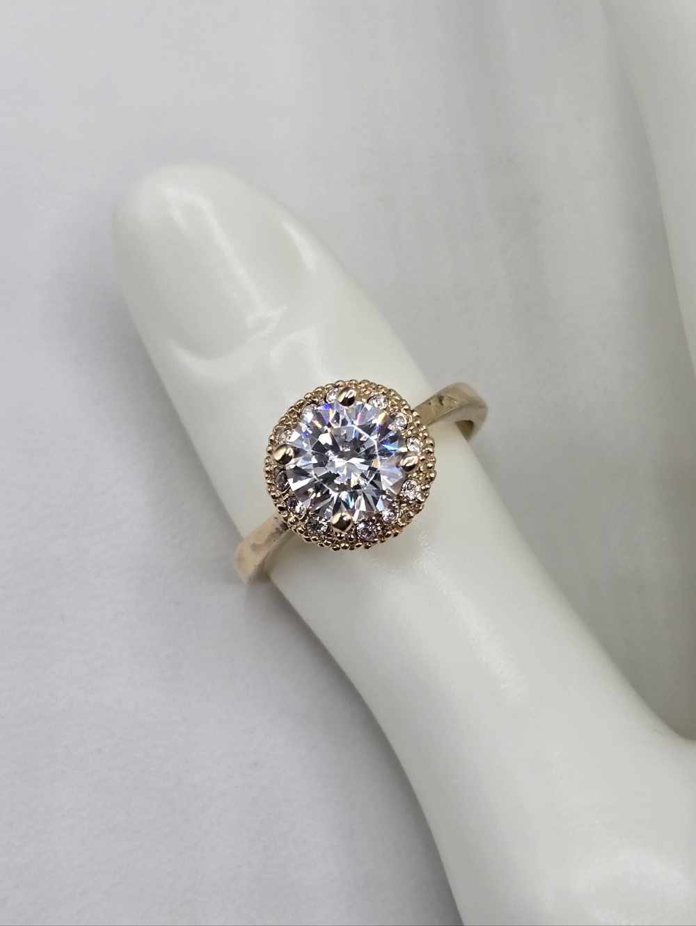 Swarovski Crystal Gold Halo Cocktail Ring Women’s Size 9